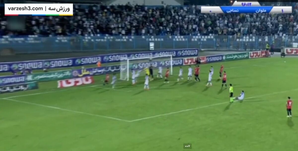 عکس| جذابترین گل تاریخ لیگ برتر ایران مردود شد/ دروازهبان استقلالی تا مرز جاودانگی رفت