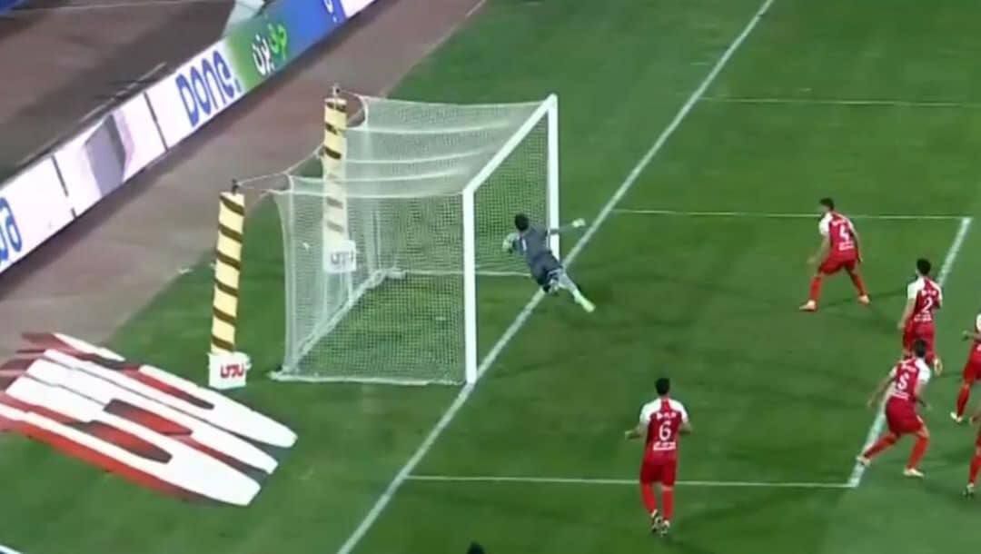 واکنش باشگاه استقلال به اشتباه داوری به سود پرسپولیس با یک عکس واکنش باشگاه استقلال به اشتباه داوری به سود پرسپولیس با یک عکس