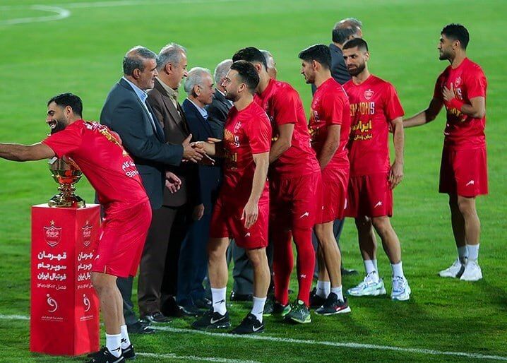 عکس| حاشیه بزرگ شاگردان قدیمی علی پروین در جشن قهرمانی پرسپولیس