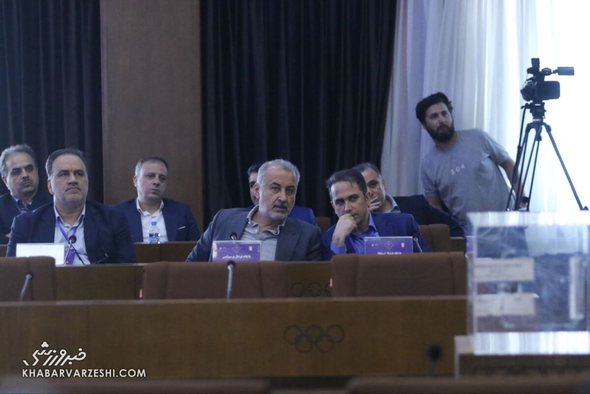 اشتباه تاریخی و تکراری در استقلال و پرسپولیس/ فصل نقلوانتقالات، خواسته هواداران و صندلیهای لرزان! اشتباه تاریخی و تکراری در استقلال و پرسپولیس/ فصل نقلوانتقالات، خواسته هواداران و صندلیهای لرزان!
