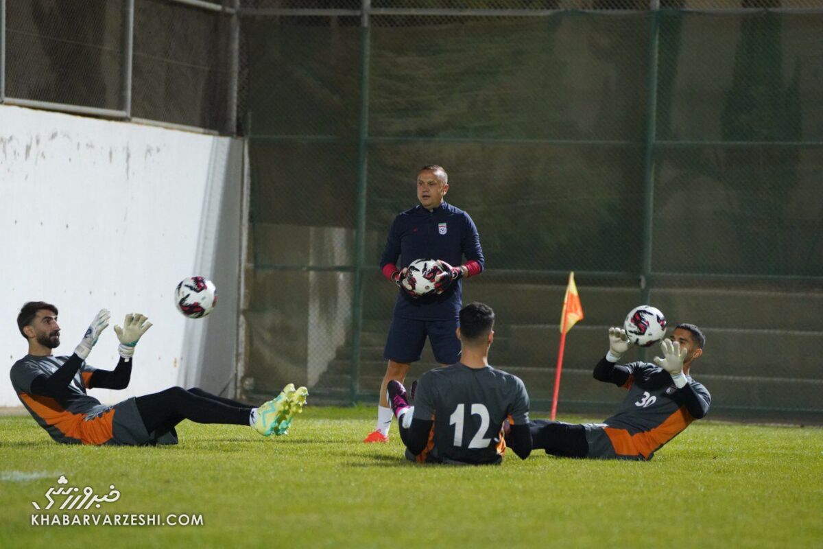عکس| جلسه فوری در تیم ملی پس از اشتباهات عجیب نیازمند عکس| جلسه فوری در تیم ملی پس از اشتباهات عجیب نیازمند