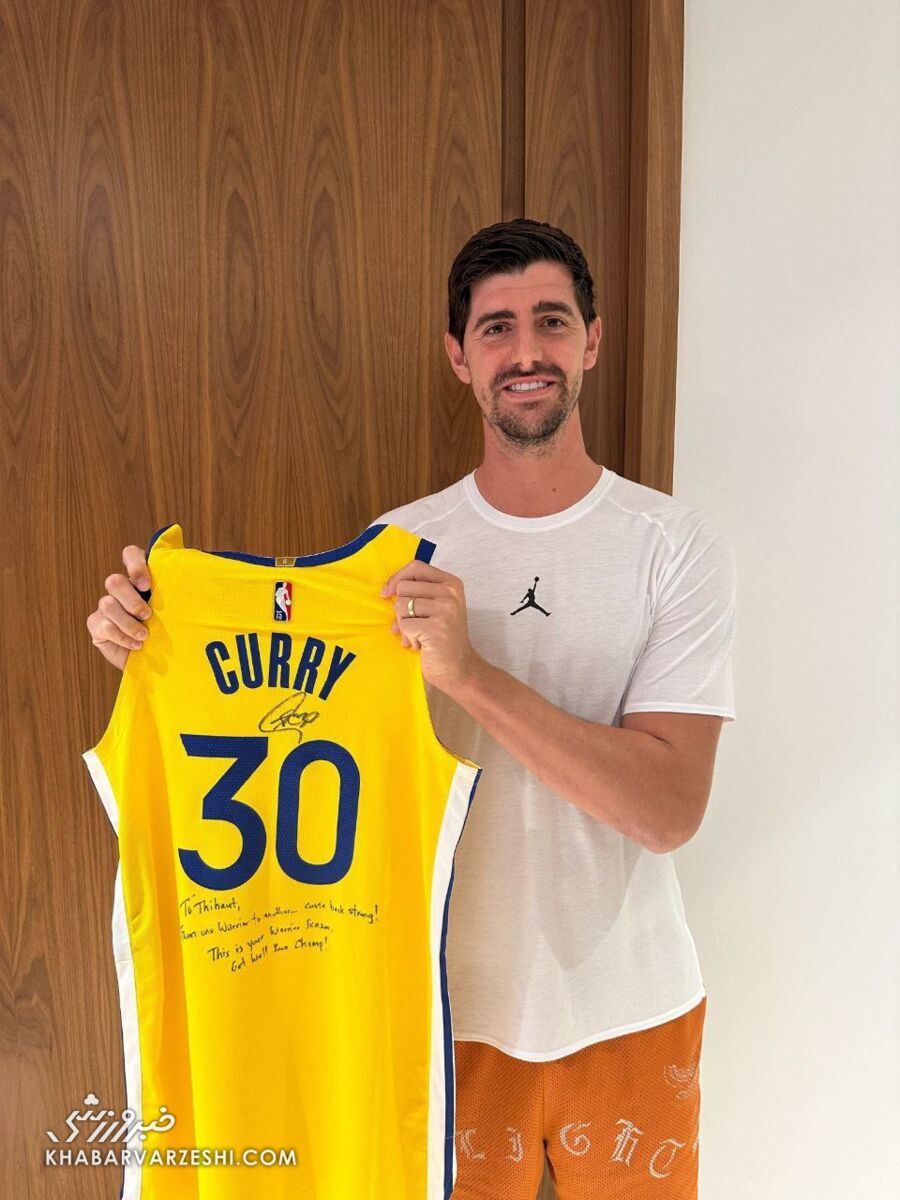 عکس| هدیه خاص استفن کری به تیبو کورتوا