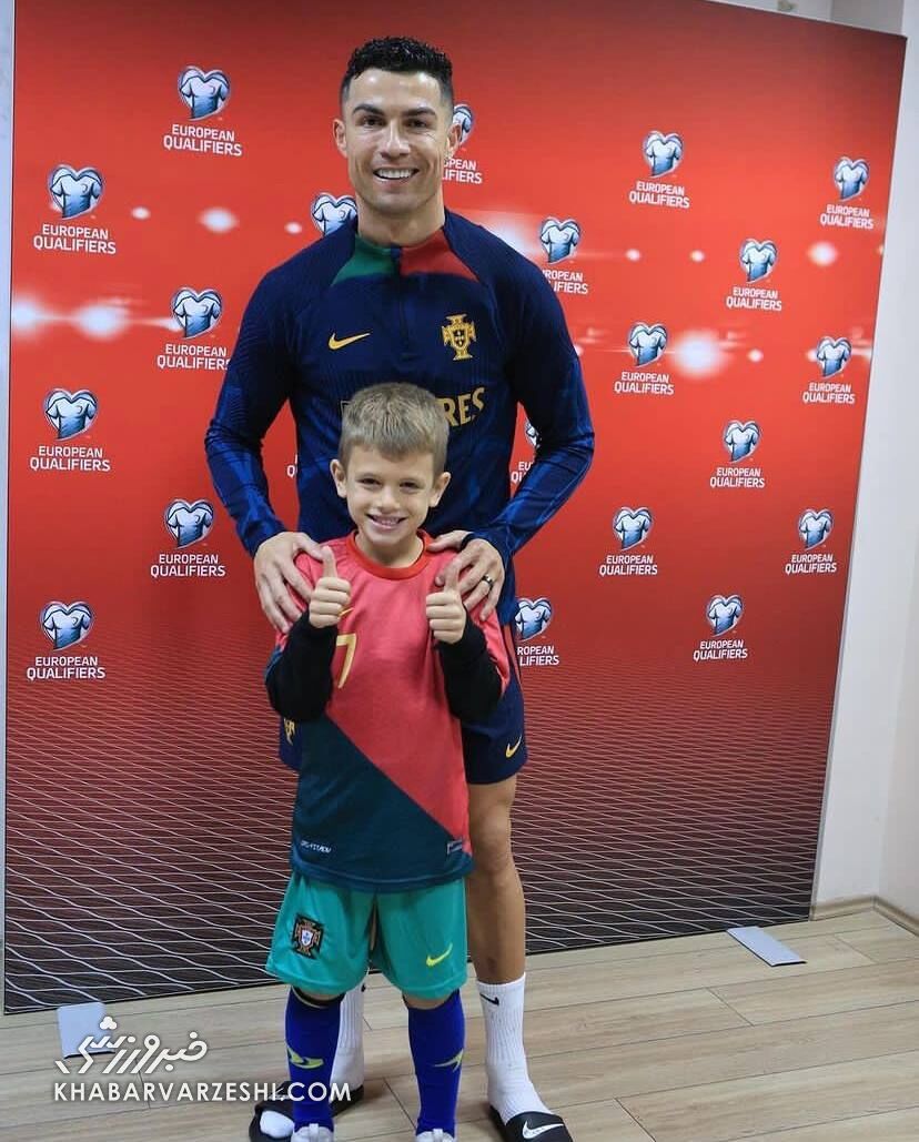 عکس| ذوقزدگی پسر کاپیتان تیم رقیب از دیدن رونالدو