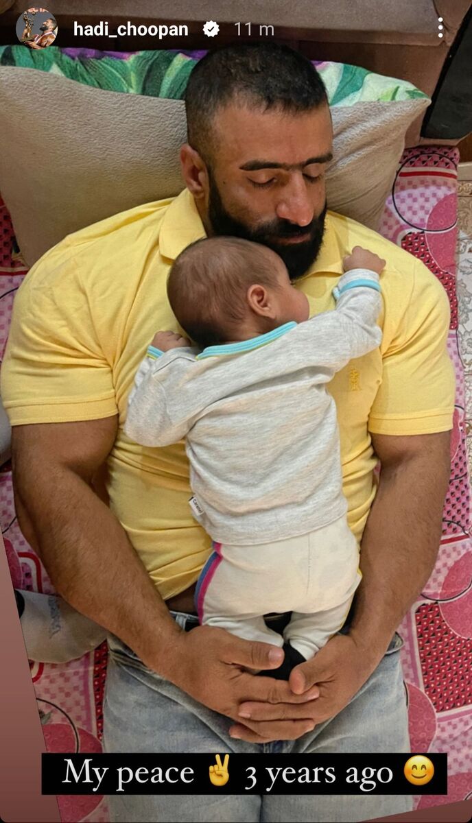 عاشقانه هادی چوپان به روایت تصویر/ گرگ پارسی با یک نوزاد به خواب رفت!