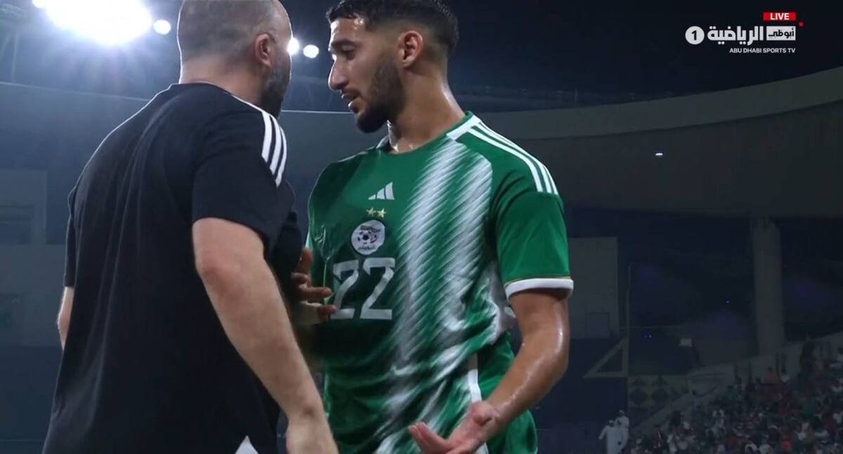 تصاویر| سرمربی تیم ملی با ستاره تیمش دست به یقه شد!