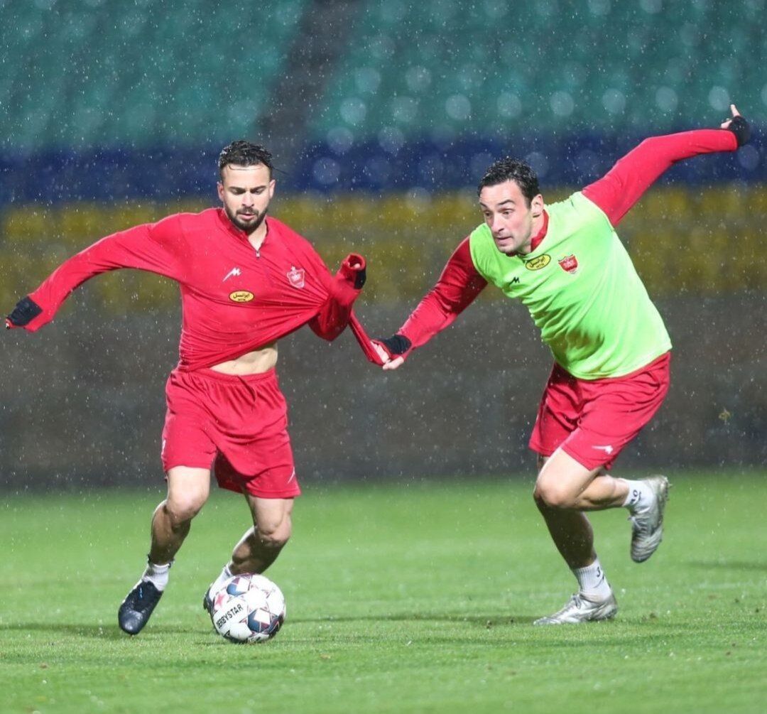 عکس| درگیری دو بازیکن پرسپولیس دور از چشم گلمحمدی