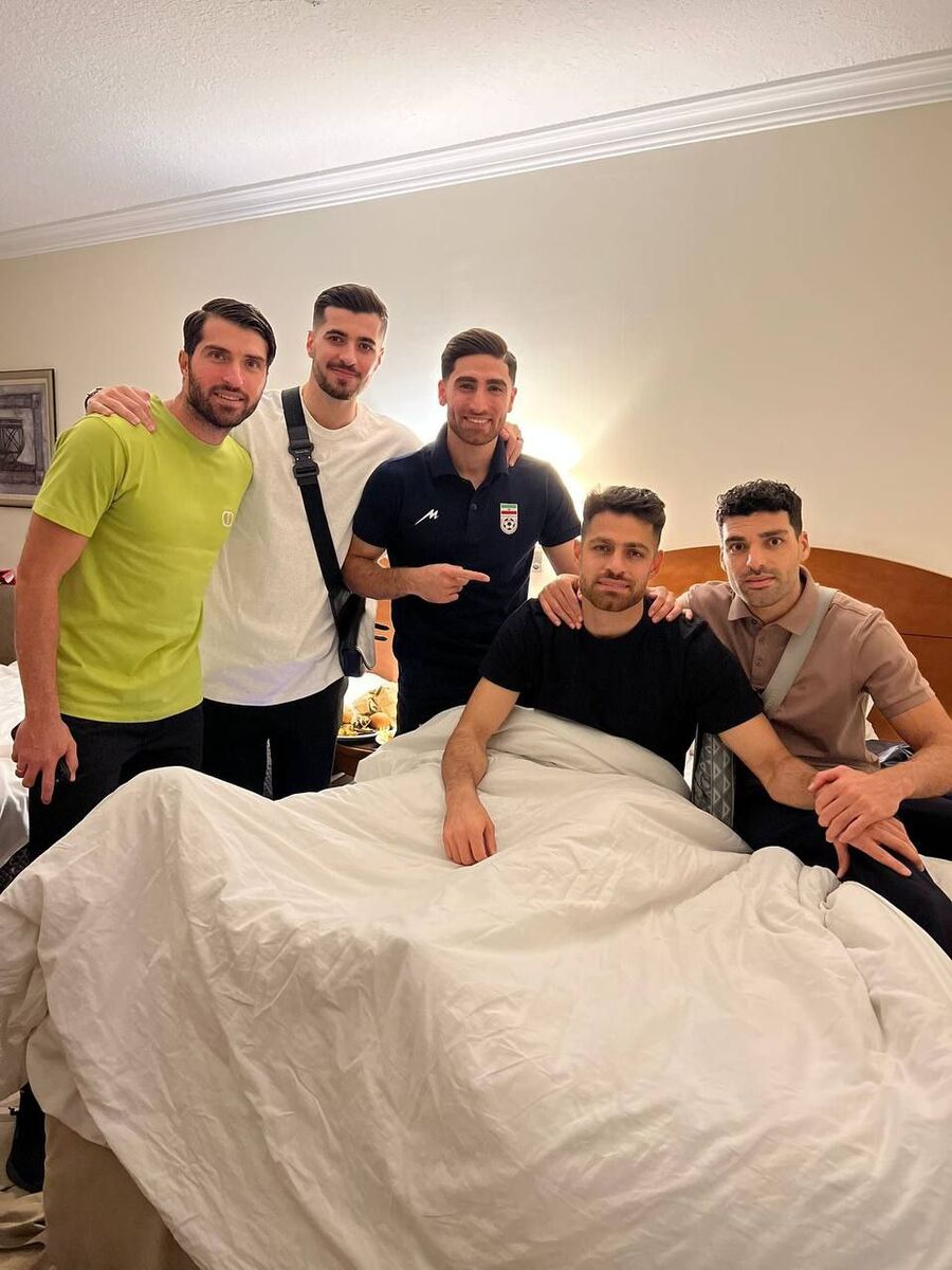 عکس| عیادت قلعهنویی و ملیپوشان از پورعلیگنجی بعد از اتفاق تلخ