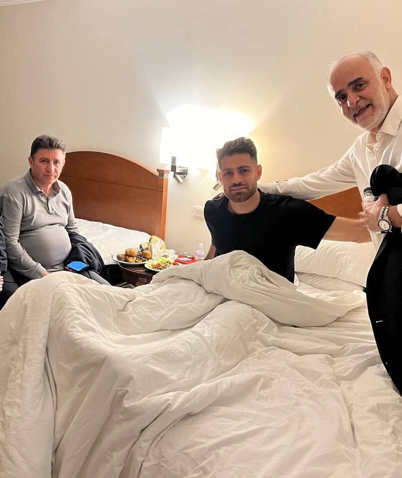 عکس| عیادت قلعهنویی و ملیپوشان از پورعلیگنجی بعد از اتفاق تلخ