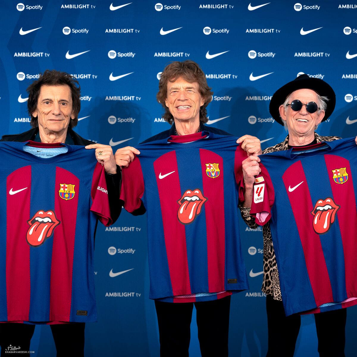 عکس| رونمایی از متفاوتترین لباس بارسلونا در الکلاسیکو/ لباس آبیاناریها در دستان گروه محبوب موسیقی