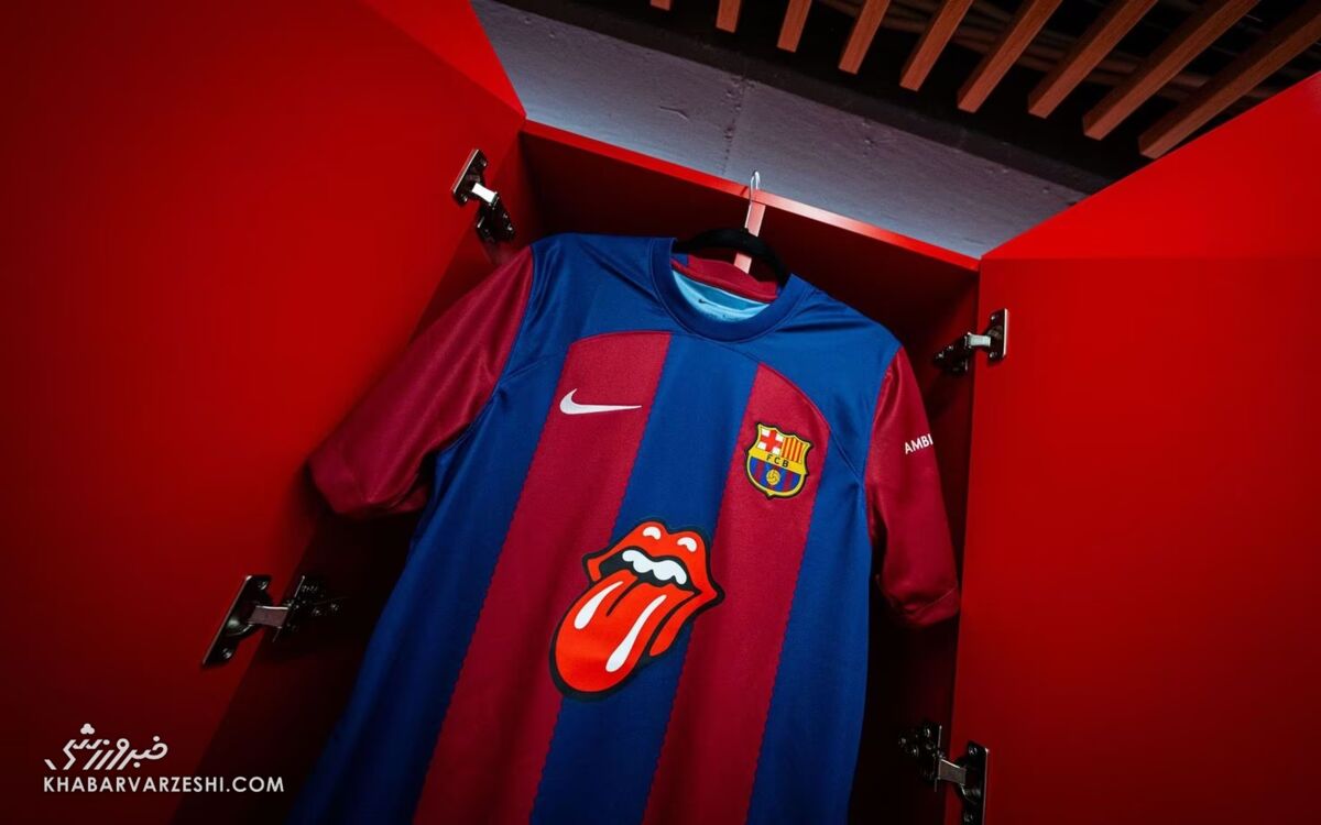 عکس| رونمایی از متفاوت‌ترین لباس بارسلونا در ال‌کلاسیکو/ لباس آبی‌اناری‌ها در دستان گروه محبوب موسیقی