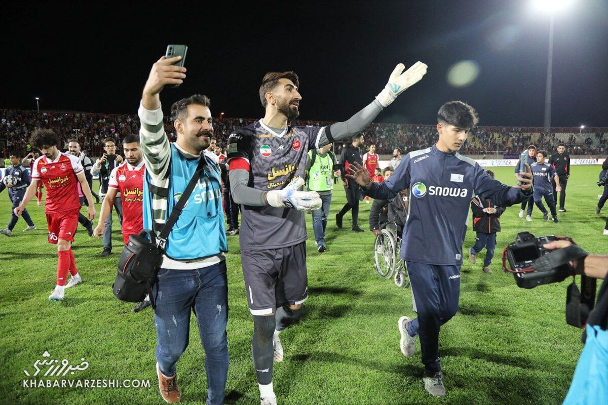 عکس| کتک زدن بیرانوند و هجوم توپجمعکنها و خبرنگاران قزوینی/ اشک بازیکن پیکان درآمد!