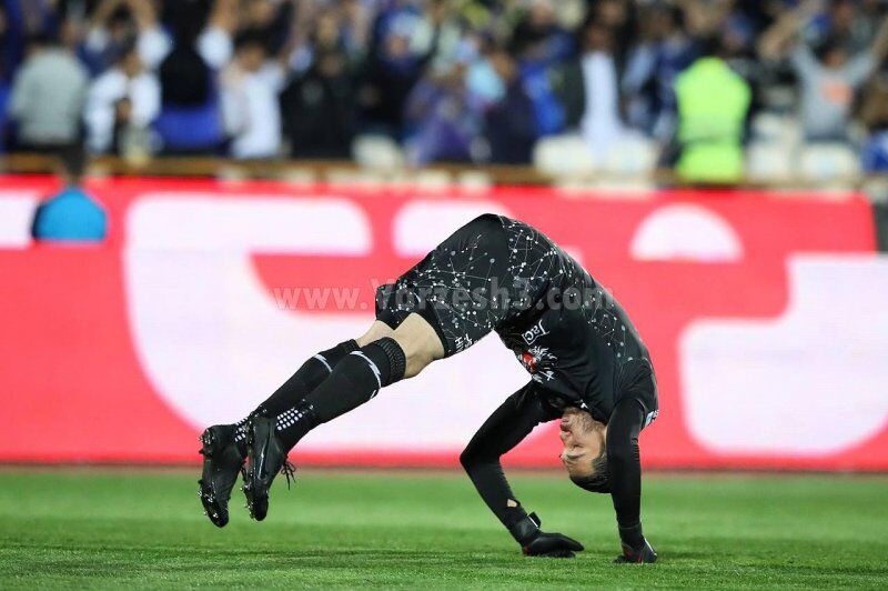 عکس| حقیقی مقابل استقلال عابدزاده شد