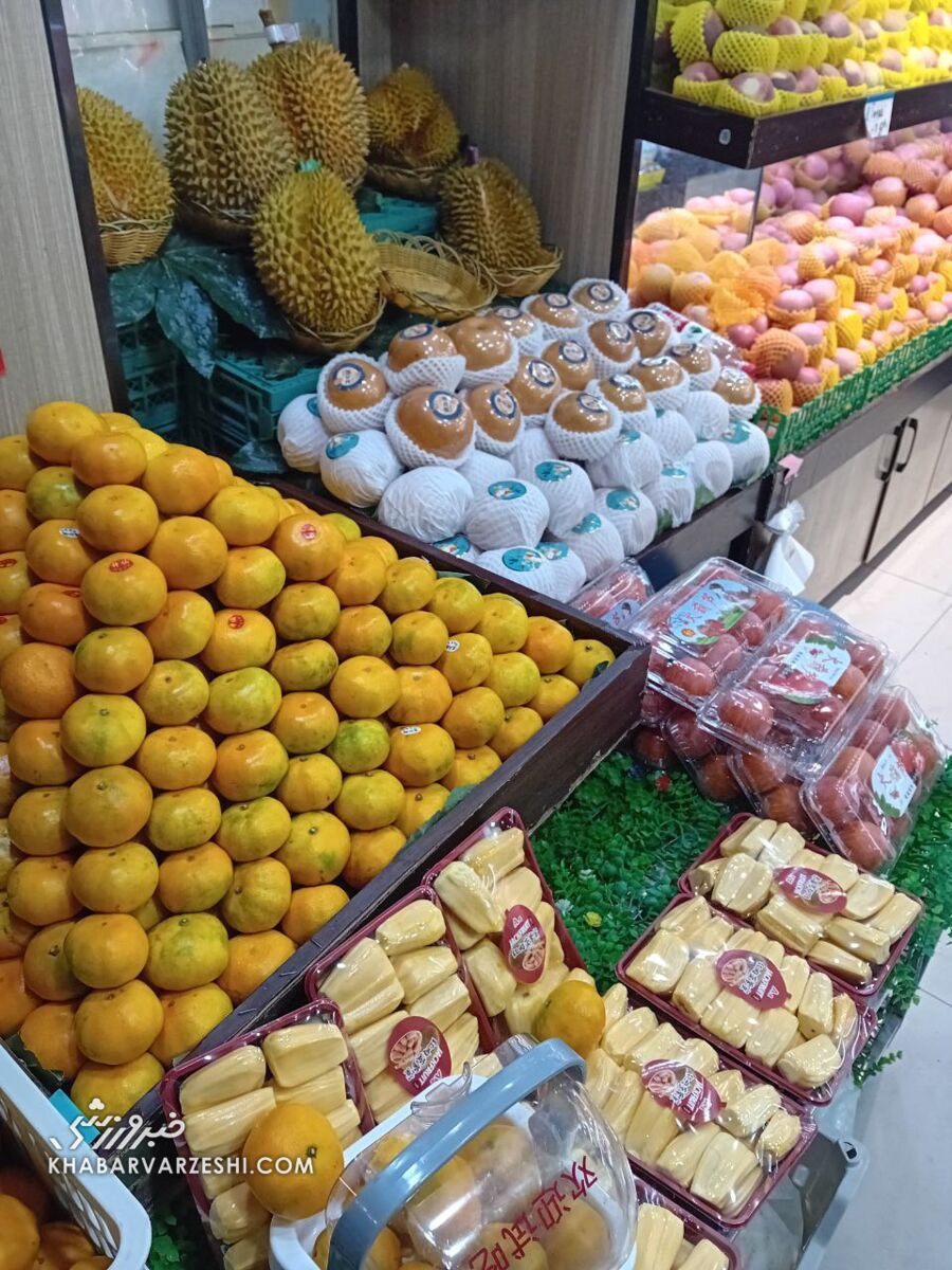 میوهفروشی، کمیابترین مغازه در هانگژو/ از دندان اژدها تا خربزه خاردار؛ اینجا خبری از «کیلو» نیست!