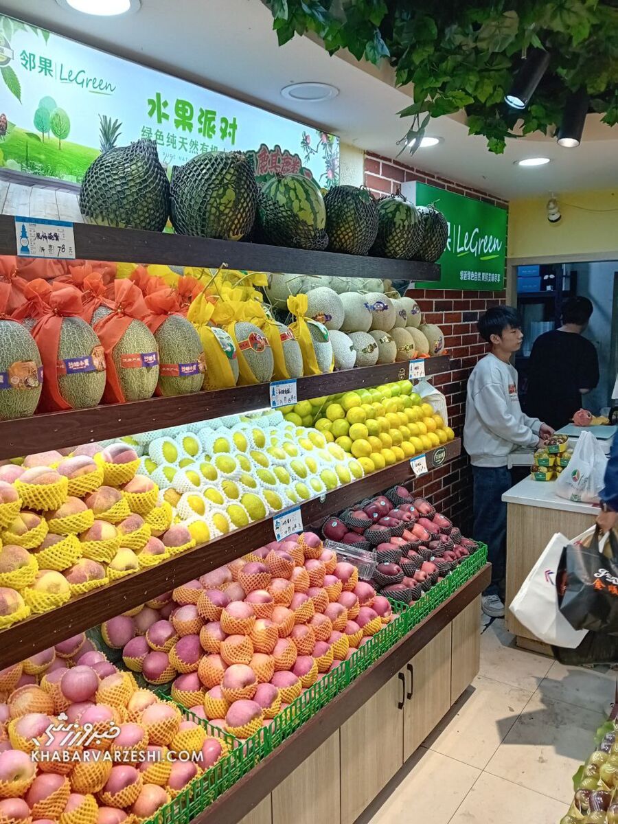 میوهفروشی، کمیابترین مغازه در هانگژو/ از دندان اژدها تا خربزه خاردار؛ اینجا خبری از «کیلو» نیست!