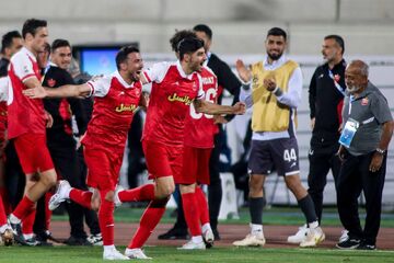 برای نخستین‌بار در فوتبال ایران بین پرسپولیس و استقلال رخ داد!