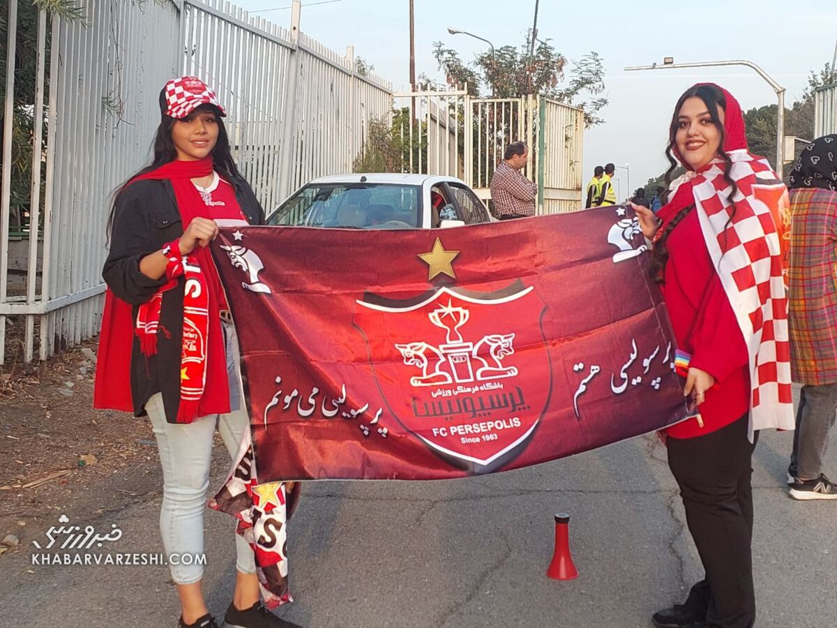 تصاویر| استقبال پرشور زنان از بازی پرسپولیس و استقلال