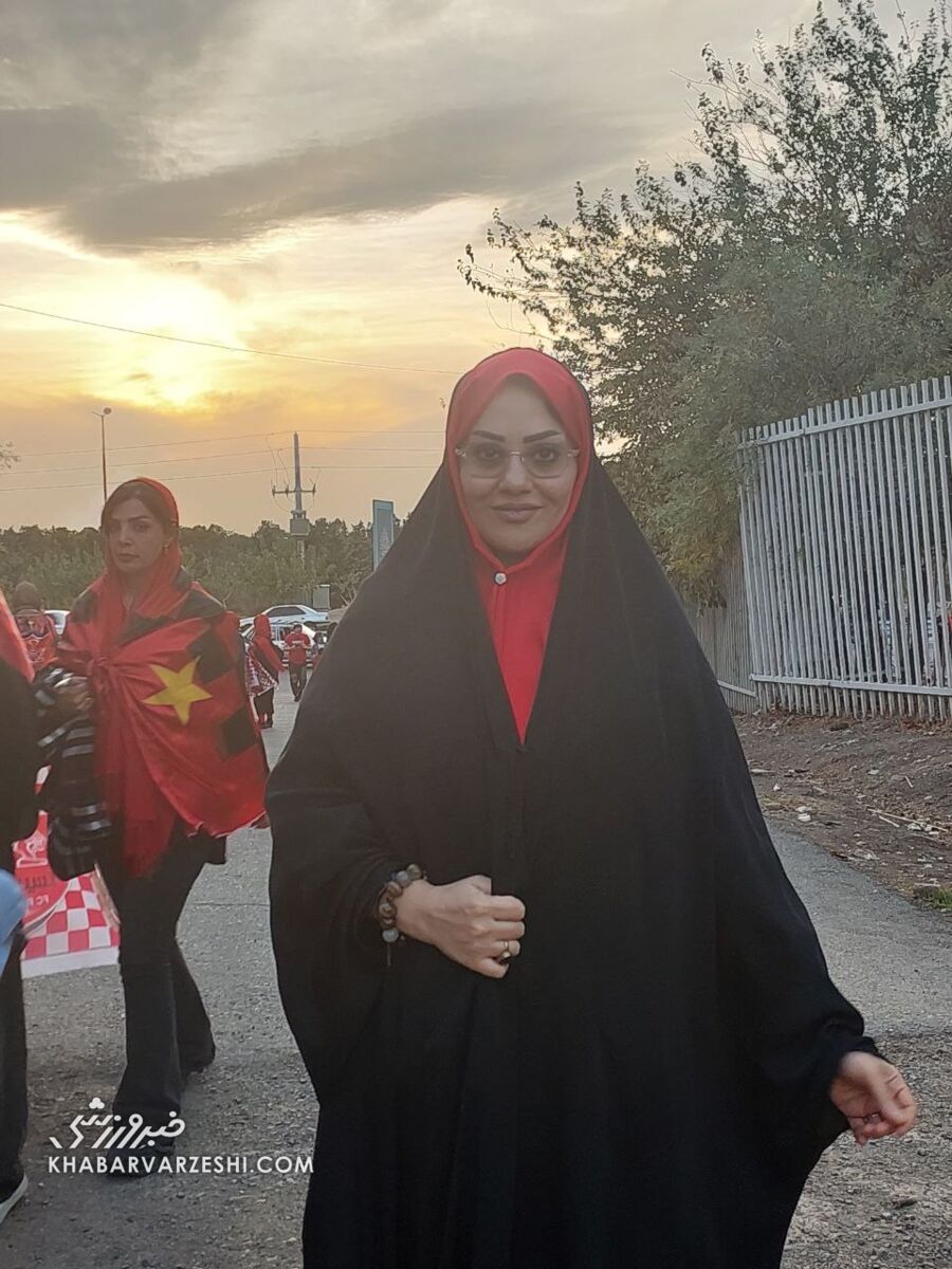 تصاویر| استقبال پرشور زنان از بازی پرسپولیس و استقلال