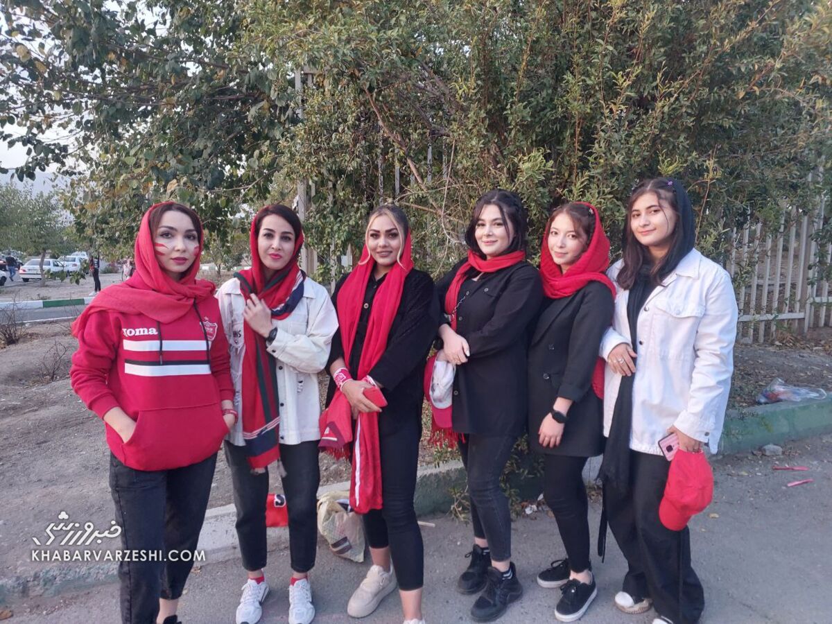 تصاویر| استقبال پرشور زنان از بازی پرسپولیس و استقلال