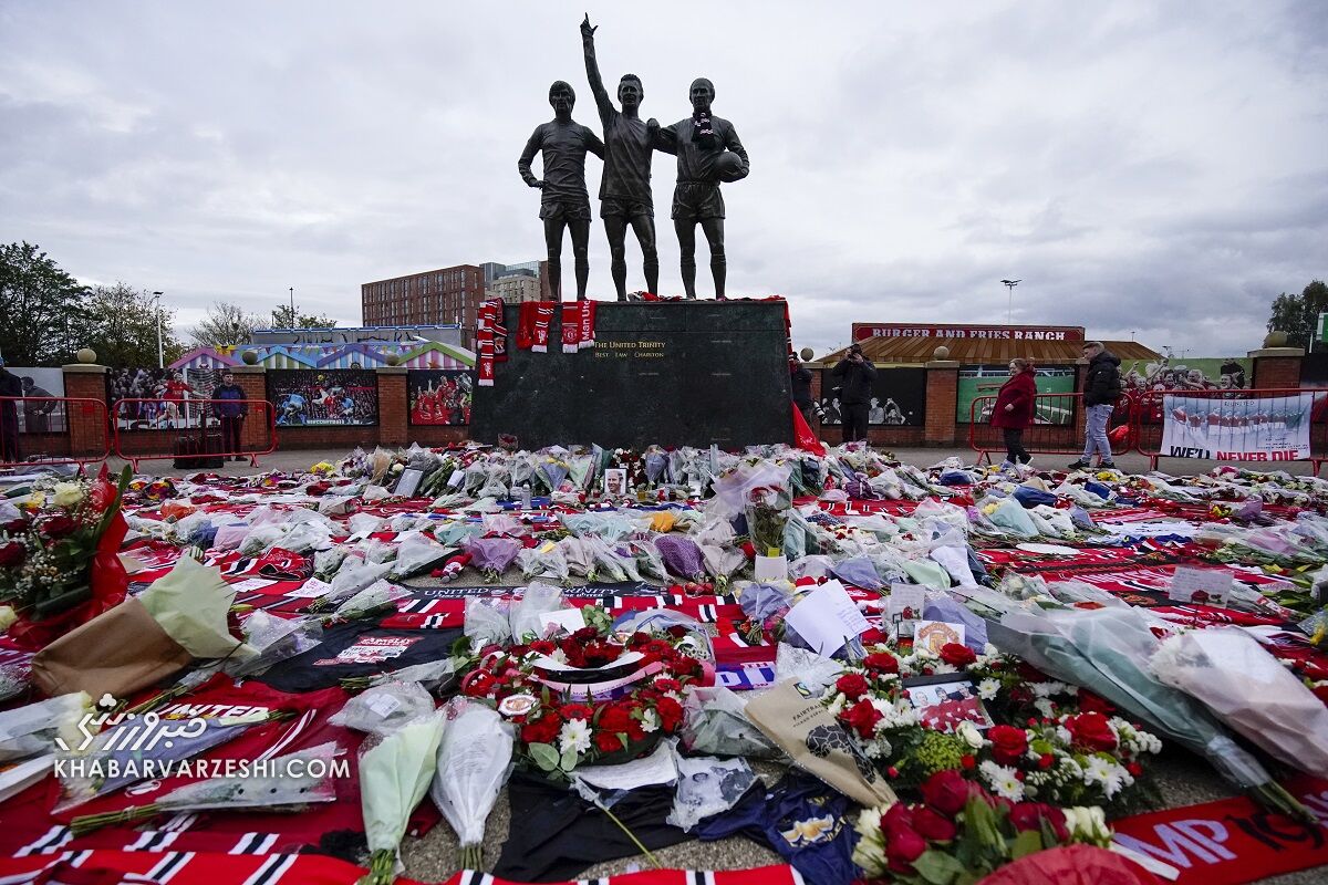 تصاویر| ادای احترام منچستریونایتد به سر بابی چارلتون/ مهمانان و میزبانان یکصدا نام اسطوره را فریاد زدند/ دریایی از گل در اطراف اولدترافورد