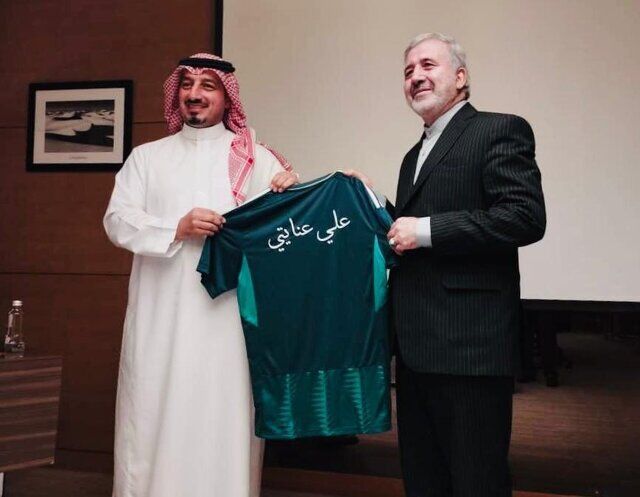 عکس| لباس تیم ملی عربستان به یک ایرانی رسید