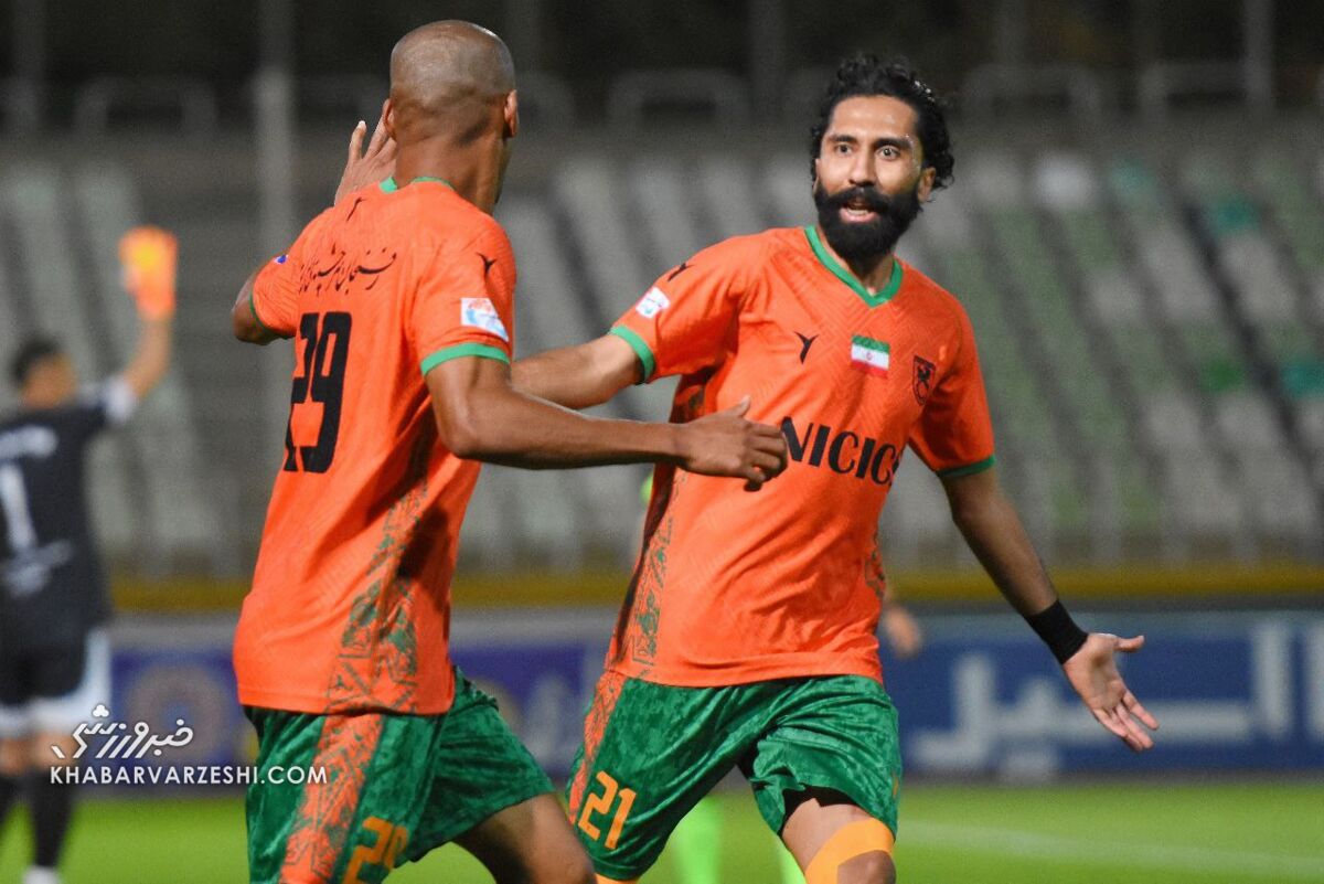 عکس| پیرمرد ۴۰ ساله پیکان را پنچر کرد