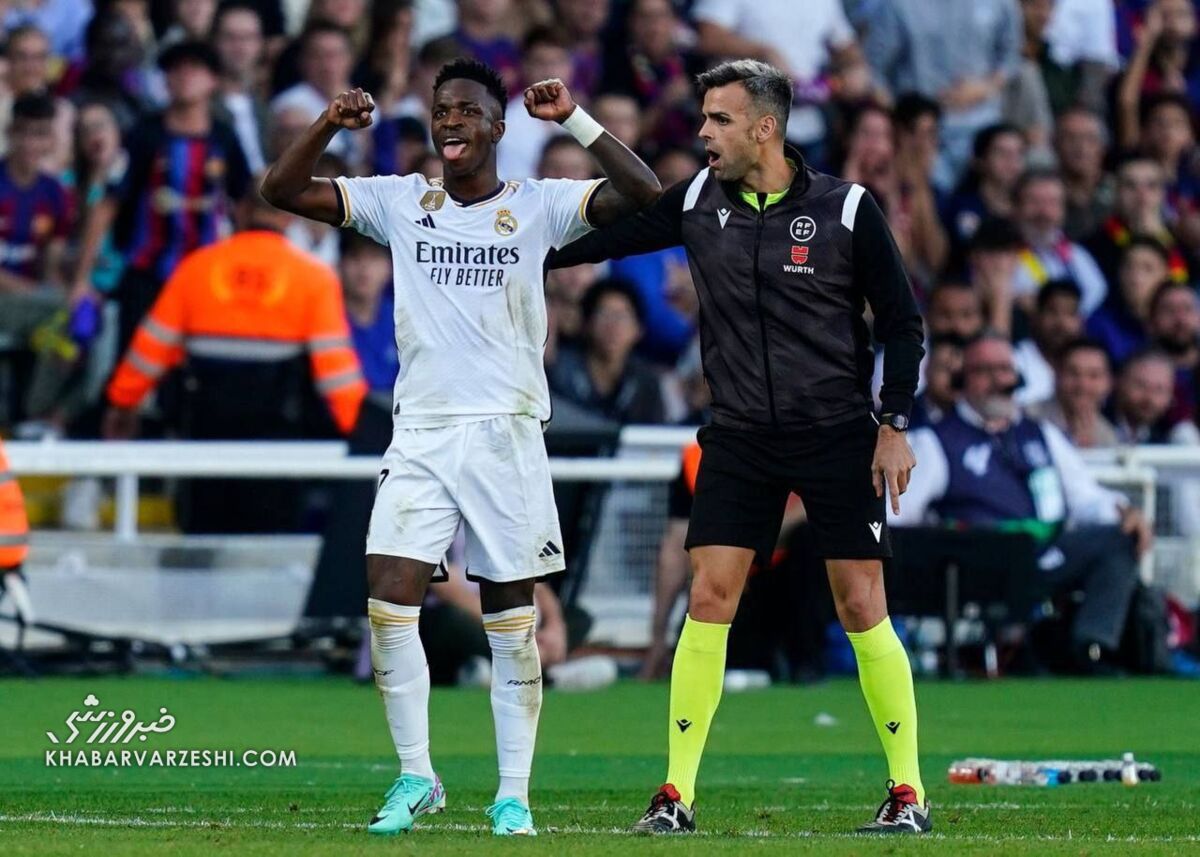 تصاویر| رفتار اعصاب خردکن وینیسیوس مقابل چشمان هواداران بارسلونا/ این حرکت واکنش چه چیزی بود؟