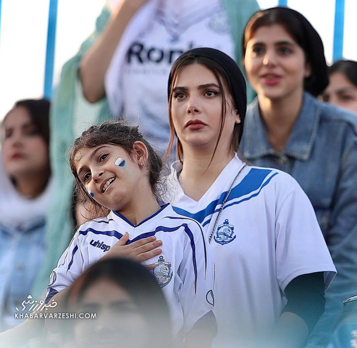 تصویری زیبا از مادرانه های فوتبال ایران در انزلی