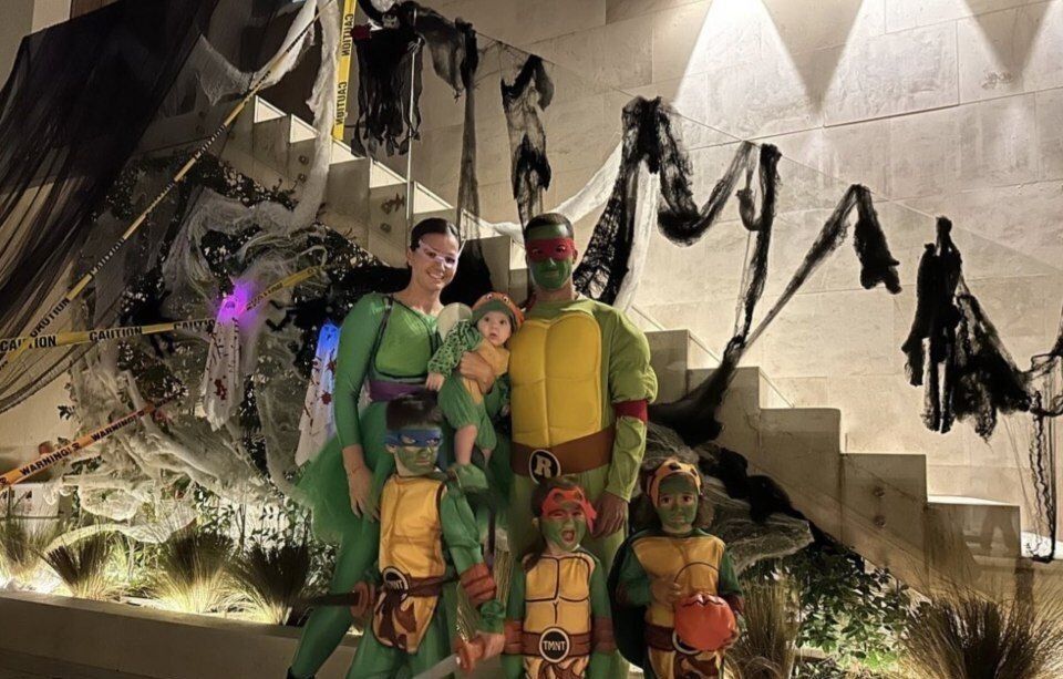 عکس| شبِ هالووینِ جذابِ ستاره رئال مارید/ ستاره اسپانیایی در نقش لاک‌پشت‌های نینجا
