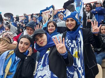 ویدیو| استادیوم قزوین در لحظه به‌ثمررسیدن پنالتی استقلال/ دختران آبی سراسر هیجان و انرژی شدند