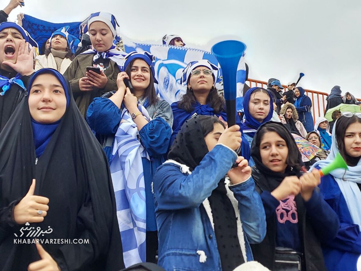 تصاویر| استقبال زنان هوادار استقلال از شاگردان نکونام