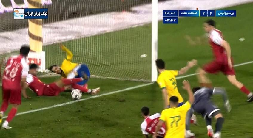 توپ از خط بازی پرسپولیس صنعت نفت