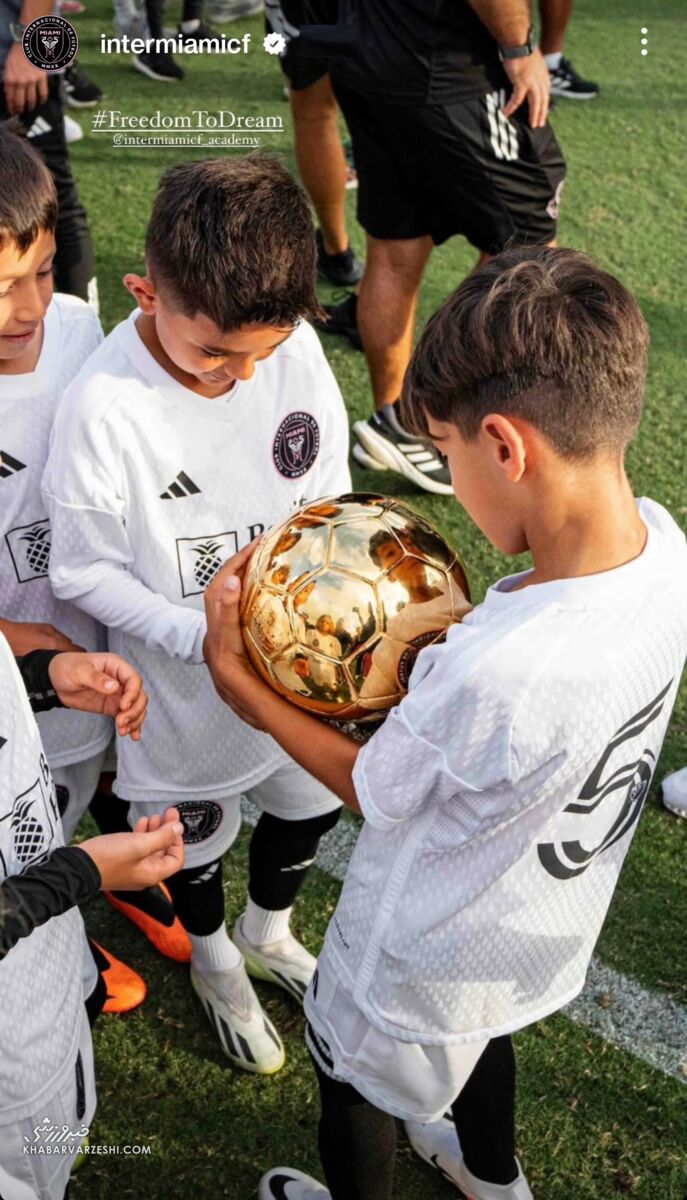 تصاویر| سورپرایز مسی؛ کودکان آمریکایی خودشان را داخل توپ طلا دیدند