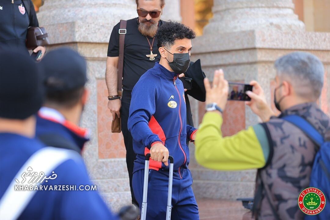 عکس| پرسپولیسیها با تدابیر ویژه به دوشنبه رسیدند/ راهکار گلمحمدی برای جلوگیری از ویروس ترسناک