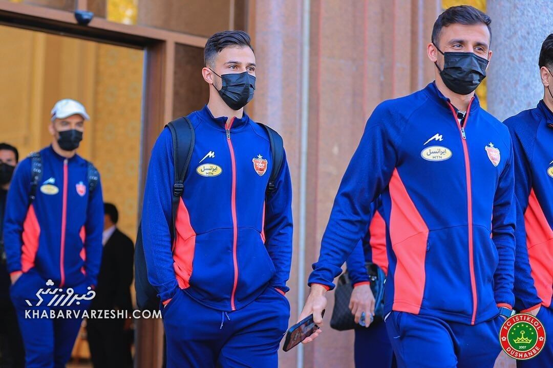 عکس| پرسپولیسی‌ها با تدابیر ویژه به دوشنبه رسیدند/ راه‌کار گل‌محمدی برای جلوگیری از ویروس ترسناک