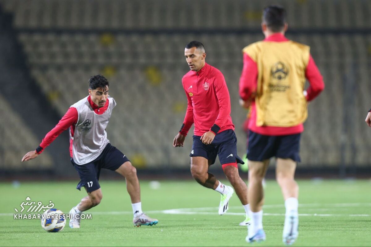 اعتراض تیم پرسپولیس به چمن ورزشگاه استقلال +عکس اعتراض تیم پرسپولیس به چمن ورزشگاه استقلال +عکس