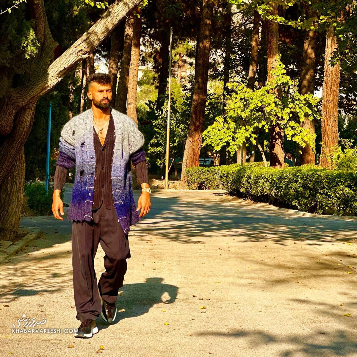 عکس| استایل جدید و خاص رامین رضاییان با زنجیر طلا