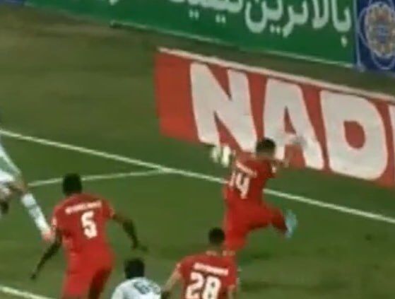 نظر ۵ کارشناس داوری روی مشکوکترین گل هفته/ گل سه امتیازی و نگرفتن پنالتی درست بود؟