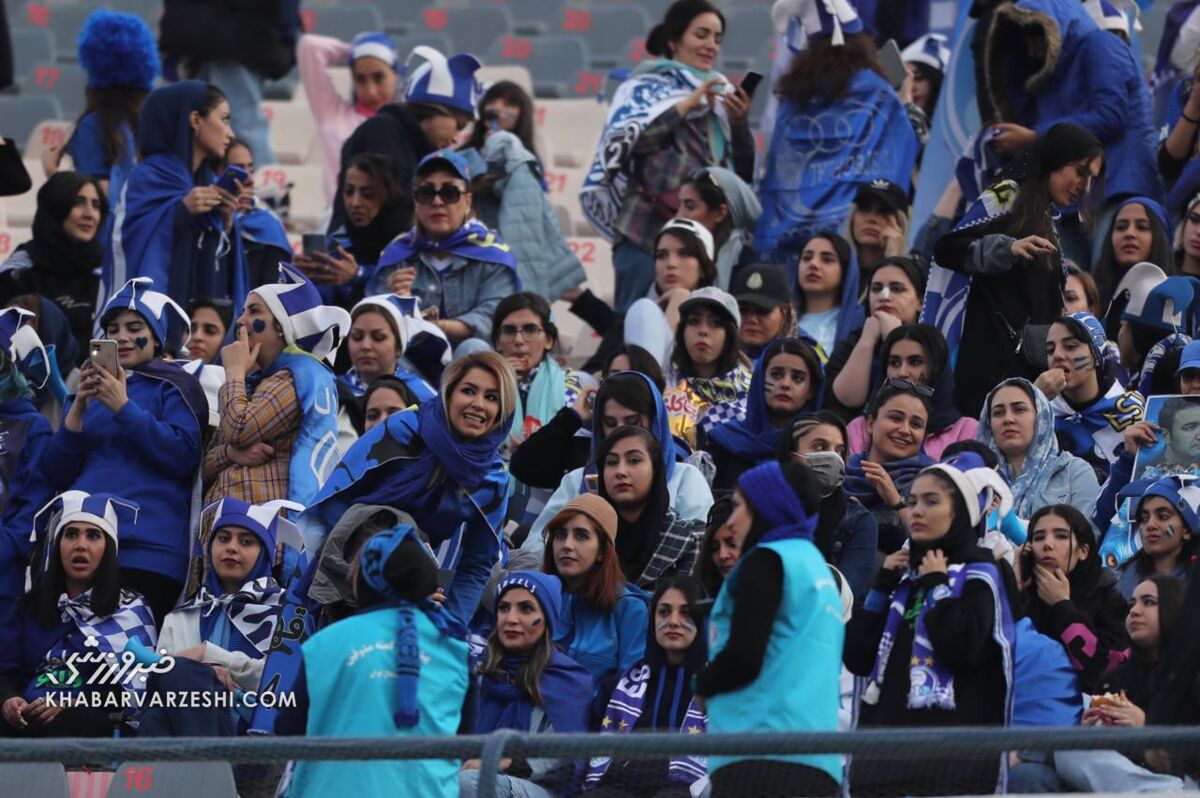 زنان استقلالی از تماشای بازی استقلال محروم شدند! زنان استقلالی از تماشای بازی استقلال محروم شدند!