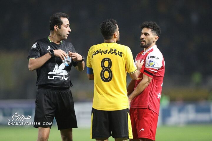 امید عالیشاه، محمد کریمی و موعود بنیادی‌فر (داور)؛ سپاهان - پرسپولیس