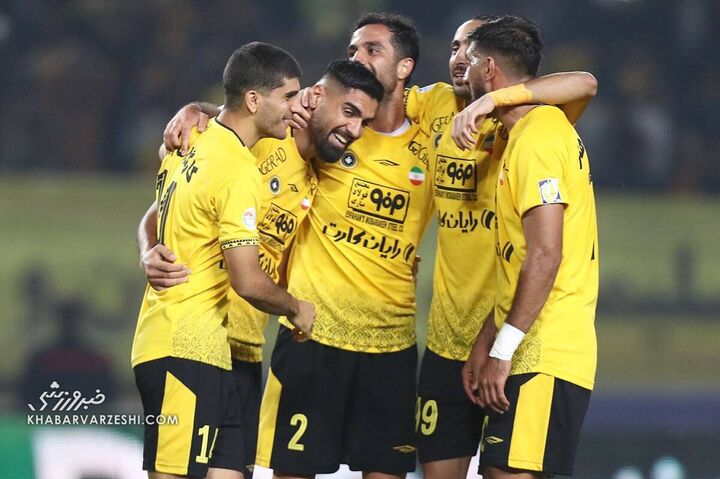 شادی بازیکنان سپاهان و رضا اسدی؛ سپاهان - پرسپولیس