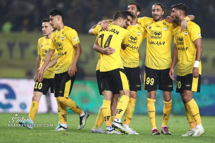 شادی بازیکنان سپاهان و رضا اسدی؛ سپاهان - پرسپولیس