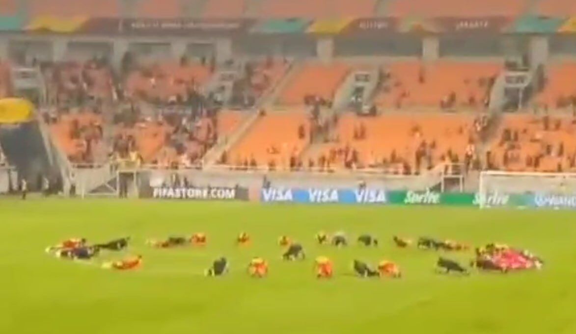 عکس| صحنه عجیب از ملیپوشان ایران بعد از شکست تاریخی برزیل/ کنجکاوی هواداران بخاطر «تنبیه» شاگردان عبدی!