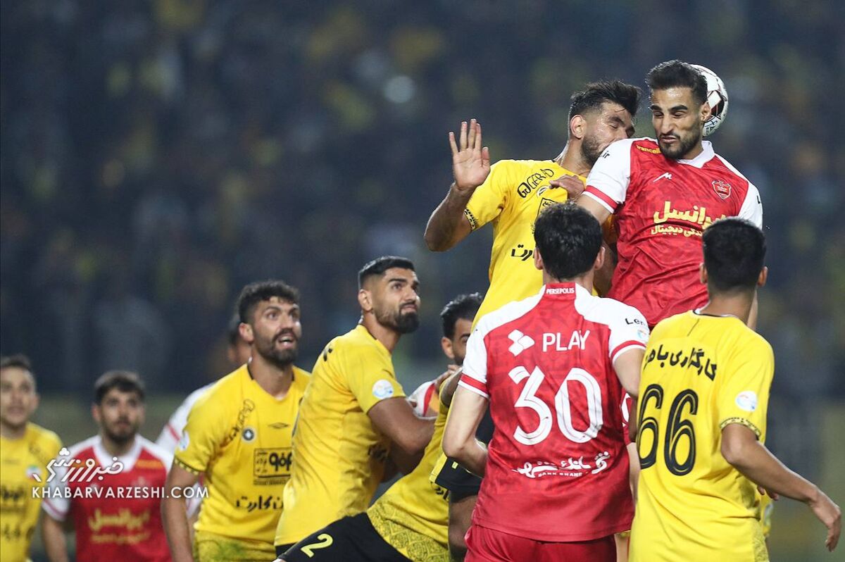 سپاهان همه را خریده؟ بایرن مونیخ هم ستارهها را میخرد/ بازیکنان پرسپولیس تا لحظه آخر نمیجنگند/ نفهمیدم چرا شهاب آن توپ را با دست زد؟