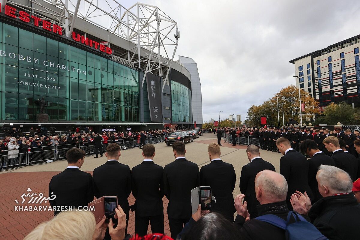 تصاویر| حضور چهرههای مشهور در مراسم خاکسپاری سربابی چارلتون/ نمایندههای رقبا هم آمدند