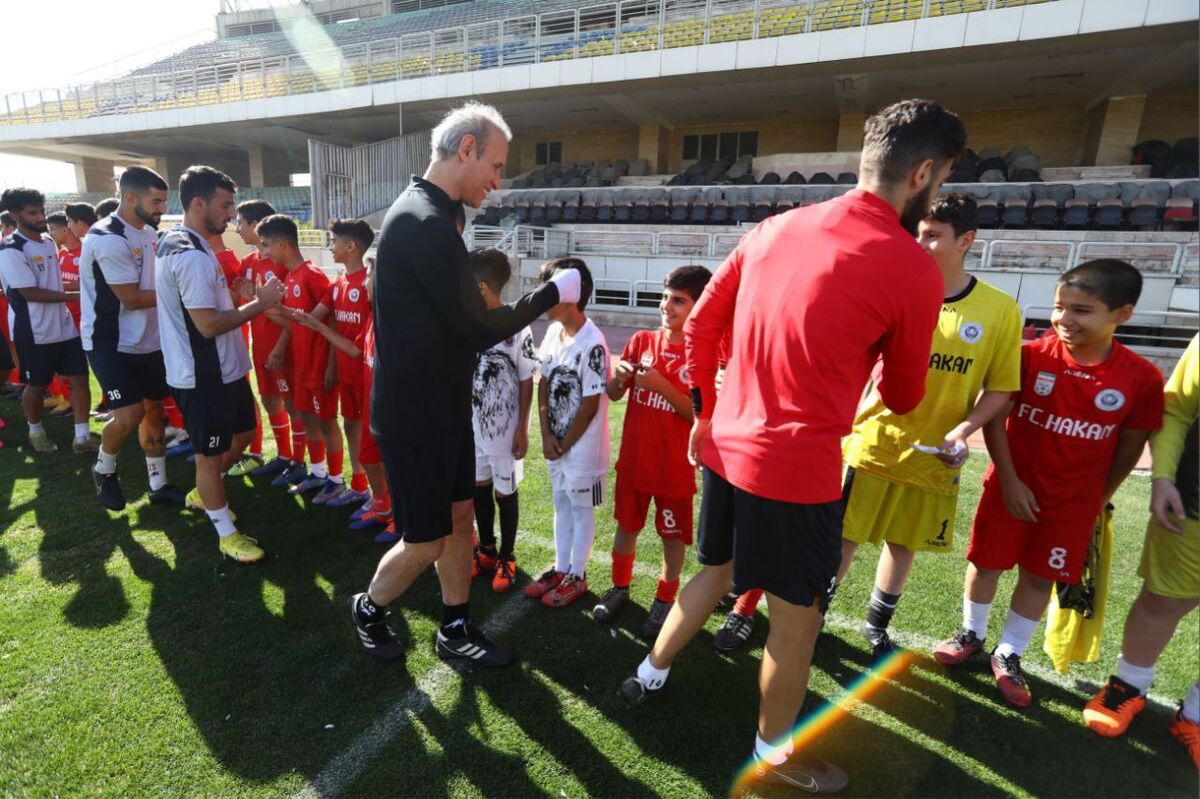 عکس| مهمانان ویژه در تمرین پرسپولیس/ لبخند روی لب یحیی