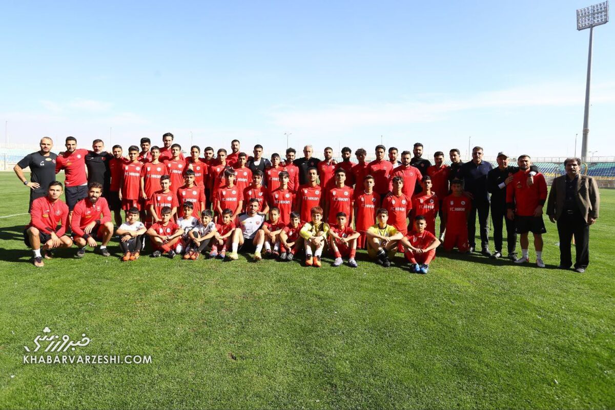 عکس| مهمانان ویژه در تمرین پرسپولیس/ لبخند روی لب یحیی