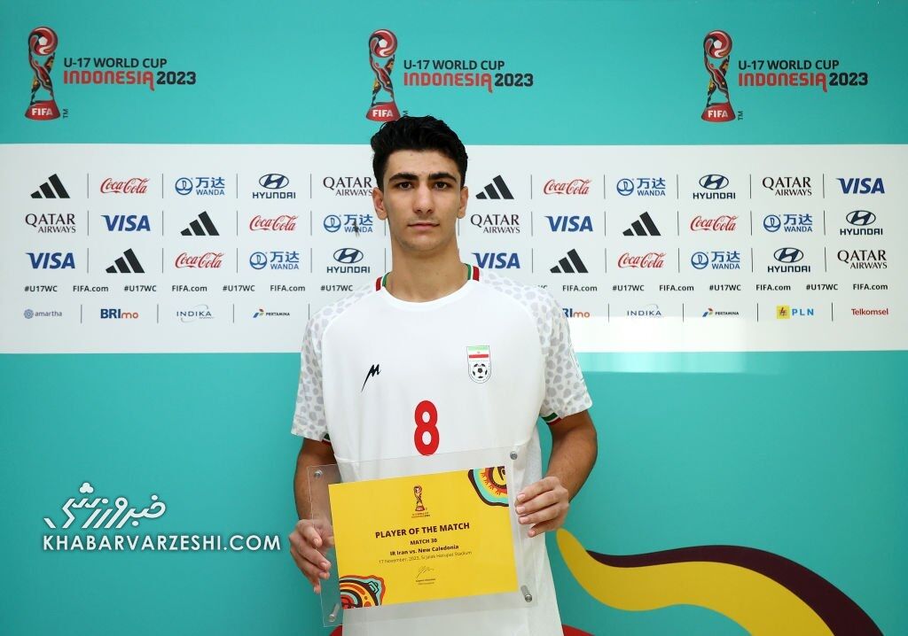 عکس| فیفا فوتبالیست ایرانی را انتخاب کرد/ جایزه ویژه پس از درخشش در جام جهانی
