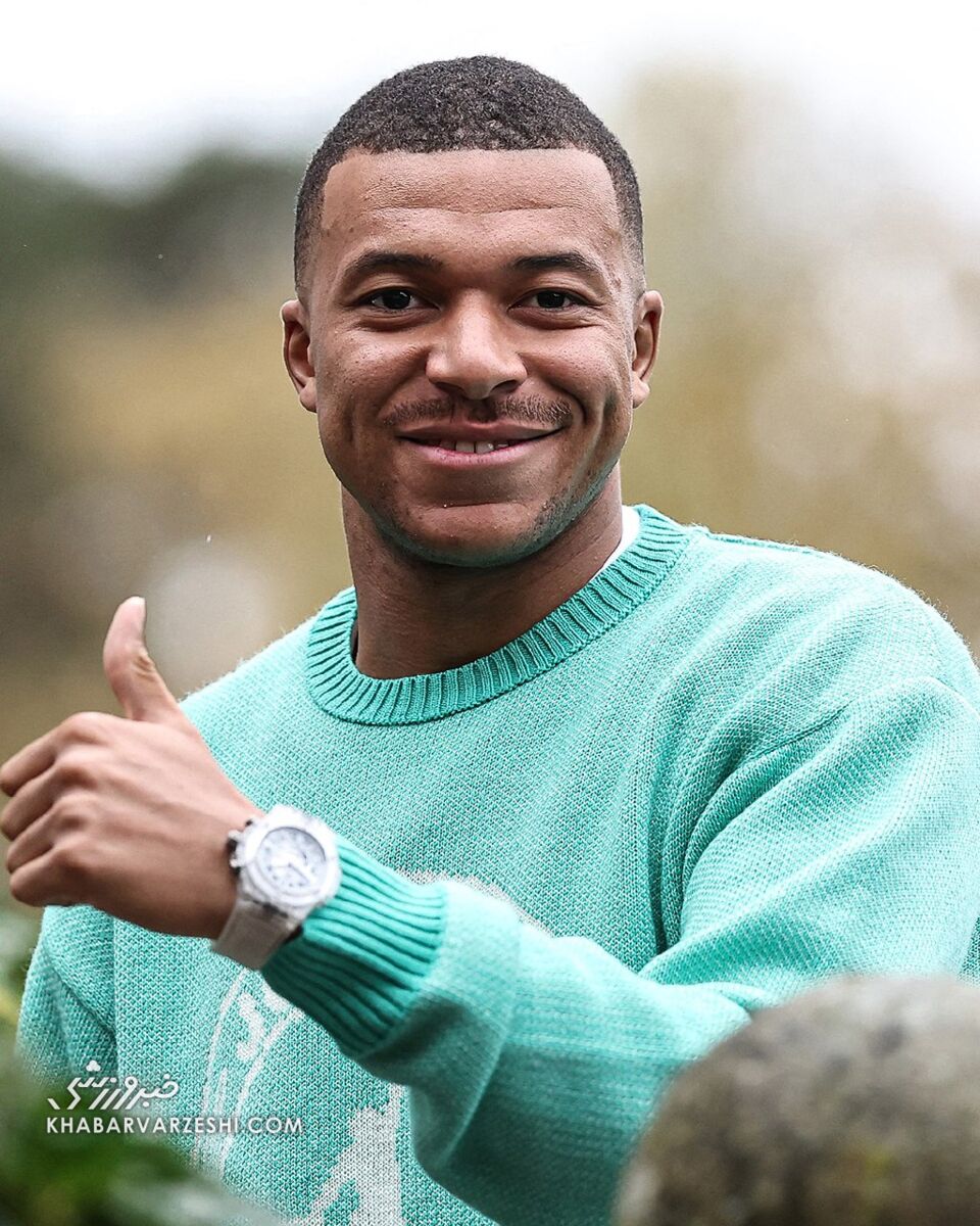 تصاویر| فوقستارههای دنیای فوتبال «سبیل» گذاشتند!/ مسی و رونالدو با چهرهای که هرگز ندیدهاید