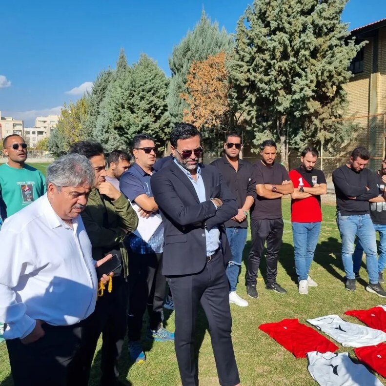 عکس| علیرضا نیکبخت سرمربی شد/ مراسم معارفه ستاره سابق استقلال و پرسپولیس برای شروع کار در دستهدوم