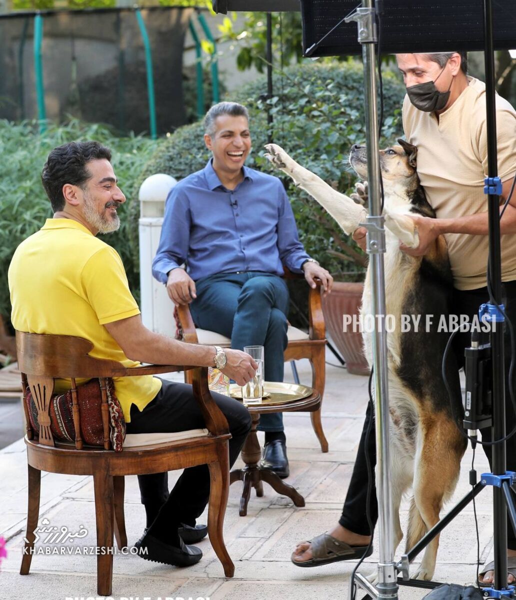 تصویر جالب از پشتصحنه گفتوگوی فردوسیپور و همایون شجریان/ مهمان ناخوانده عادل را به وجد آورد!